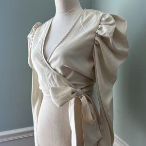 Lorna Luxe 'Practically Perfect' Cream Wrap Top